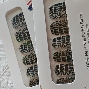 Color Street Set of 2 Hiss And Make Up